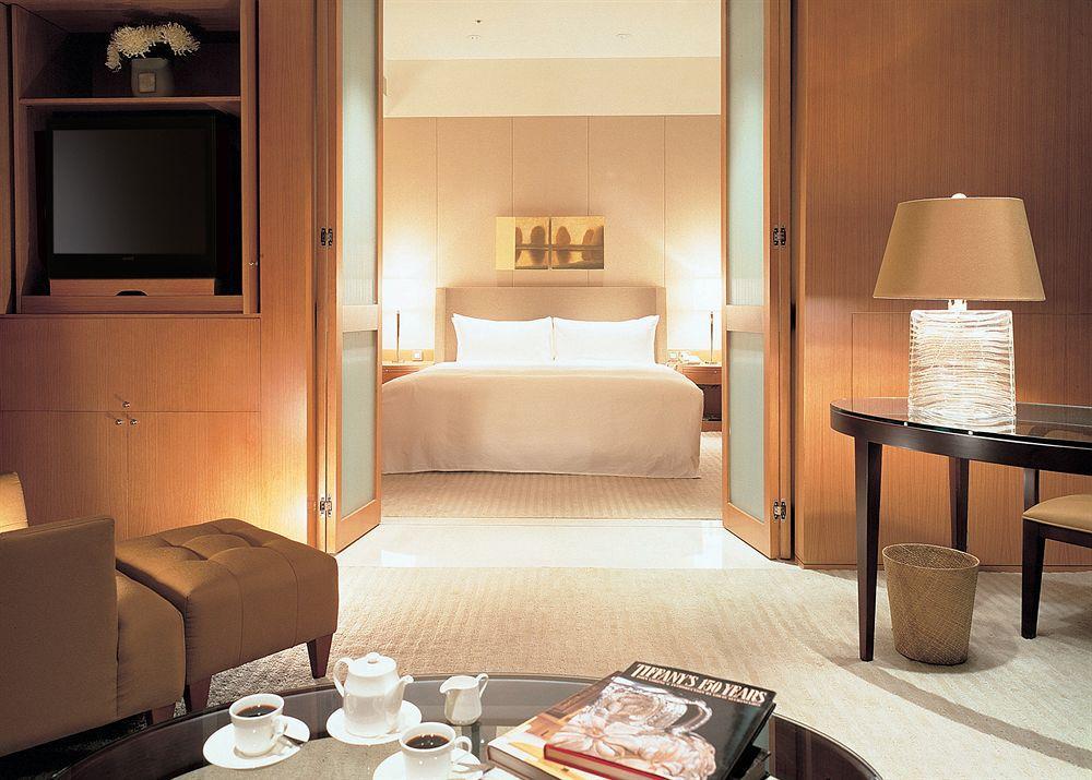 Ambassador Hotel Hsinchu Номер фото A suite at the Mandarin Oriental, Hong Kong