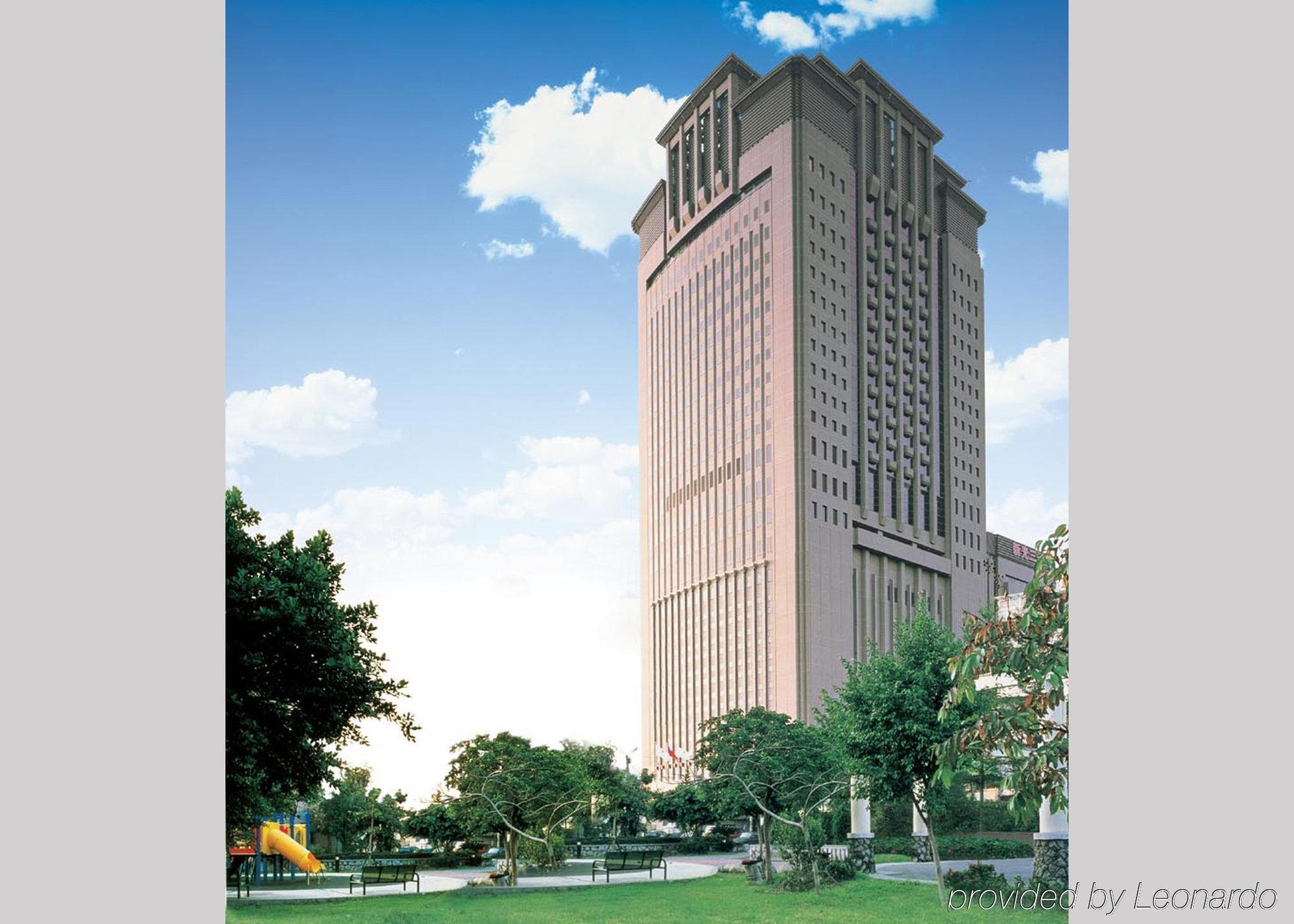 Ambassador Hotel Hsinchu Экстерьер фото The 30-storey, 100,000-square-meter (111,000 sq yd) headquarters of the National Police Agency in Nagatachō, Osaka