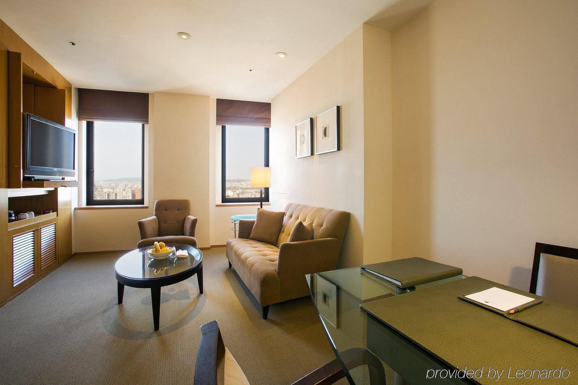 Ambassador Hotel Hsinchu Экстерьер фото A typical apartment at the hotel