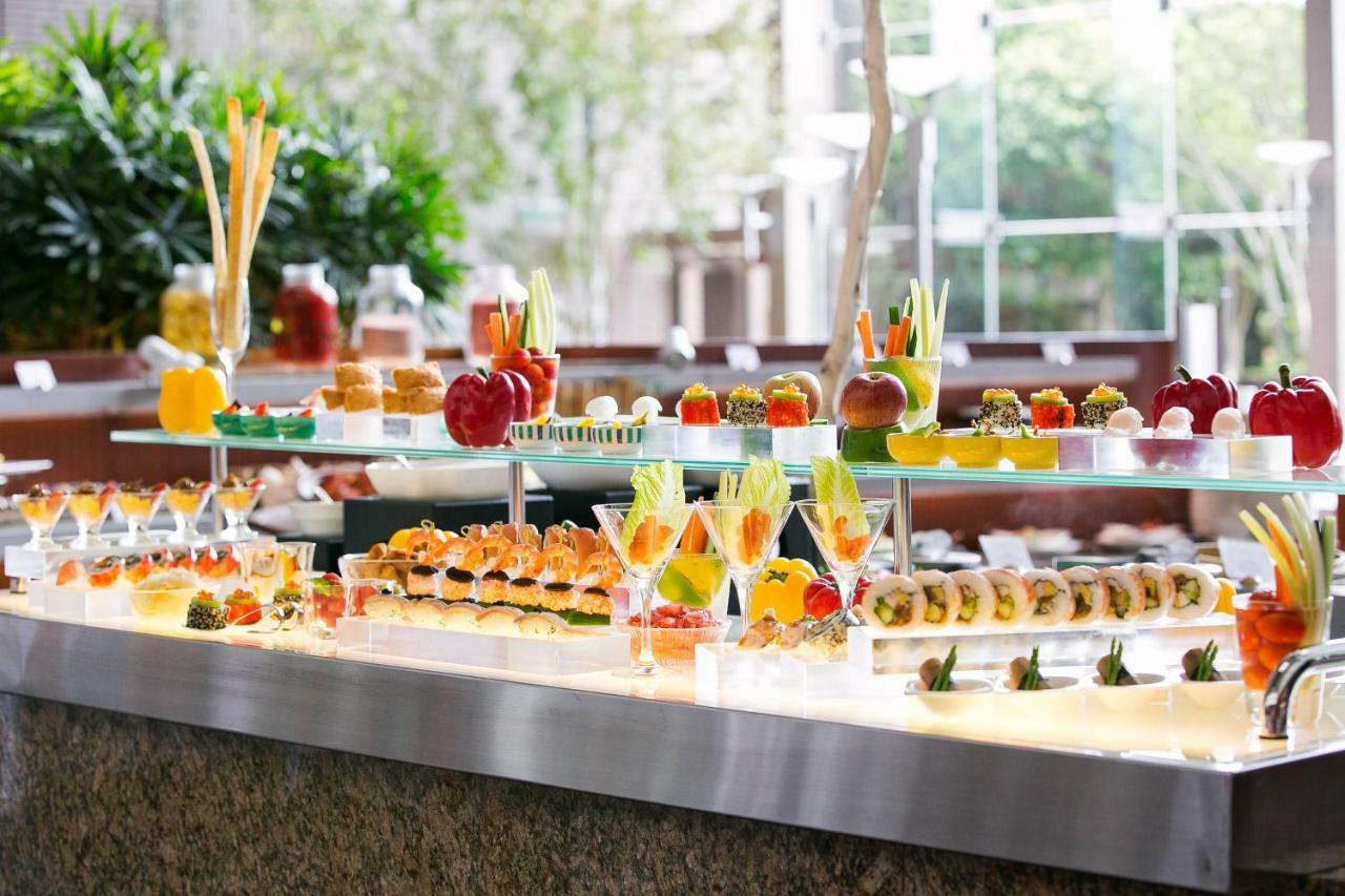 Ambassador Hotel Hsinchu Экстерьер фото A buffet at a hotel