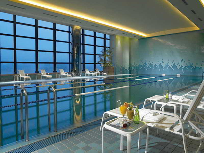 Ambassador Hotel Hsinchu Экстерьер фото The pool at the 101